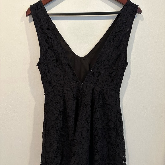 Black lace dress - Picture 3 of 4